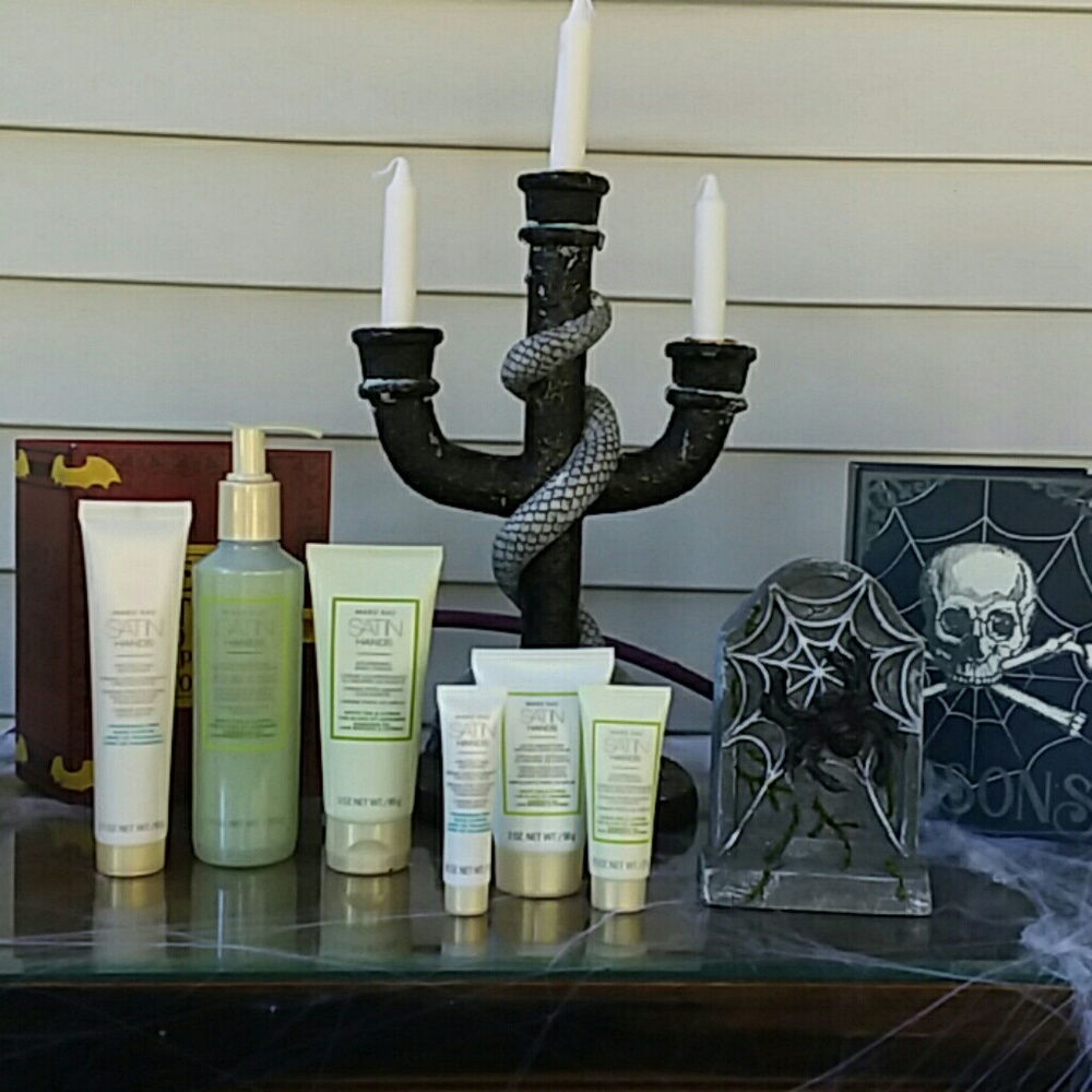 Mary Kay Satin Hands Set